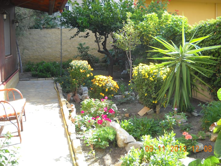 A b&b in the centre near the sea
