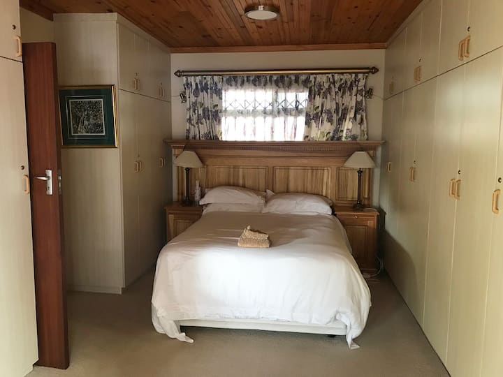 Main Bedroom - Double bed - ensuite 
