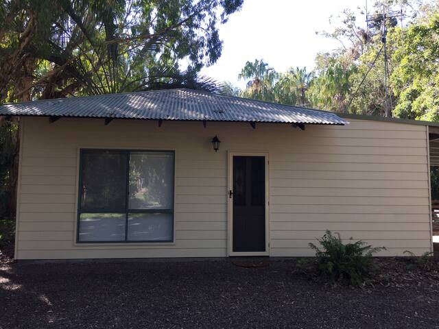 Forest Cottage - Quiet Retreat Close to the Beach