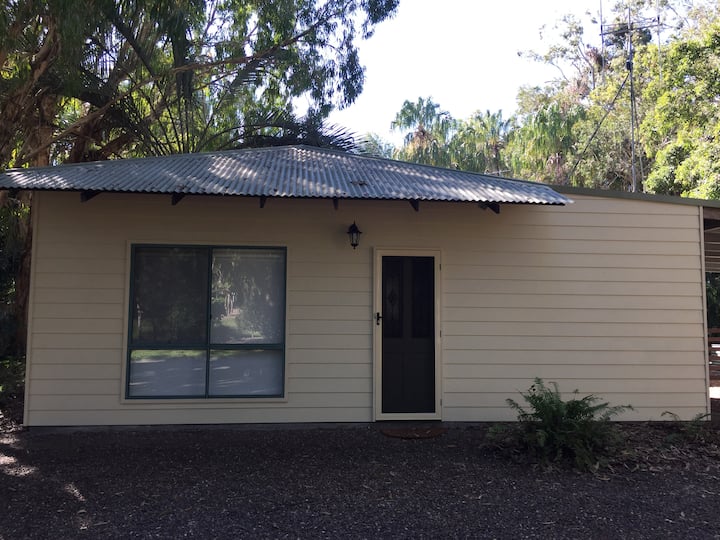 Forest Cottage - Quiet Retreat Close to the Beach