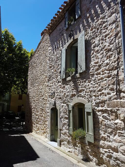 Bienvenue à l'Occitan !
WELCOME TO L 'OCCITAN