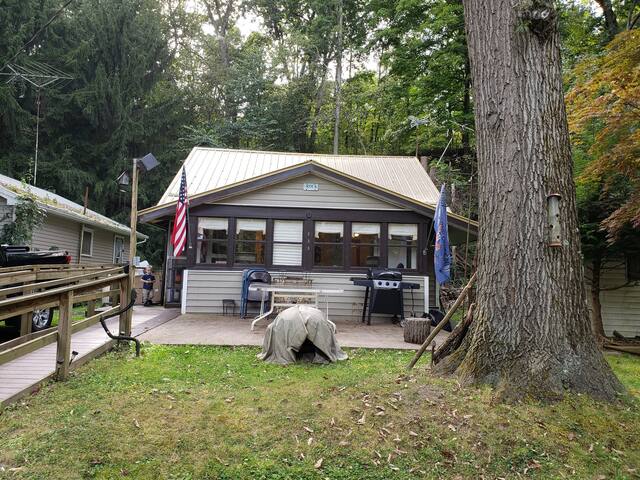 Rock falls park camp house - 4 min from SRU