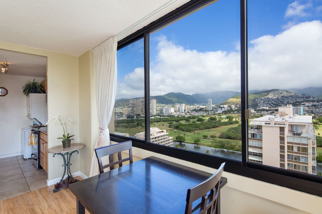 Cozy dining area with a great mountain view