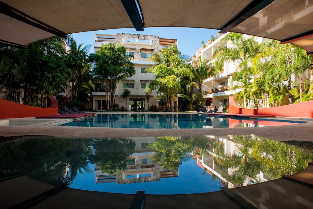 Building,Hotel,Pool,Water,Downtown