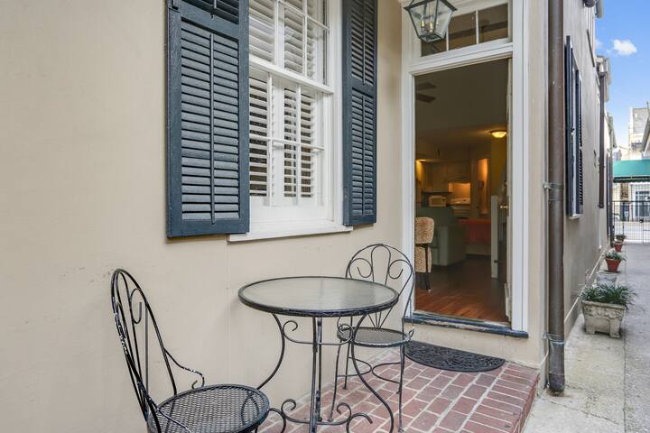 3BR Suite B with 5 beds, 2 baths – Sleeps 10 gallery image 2