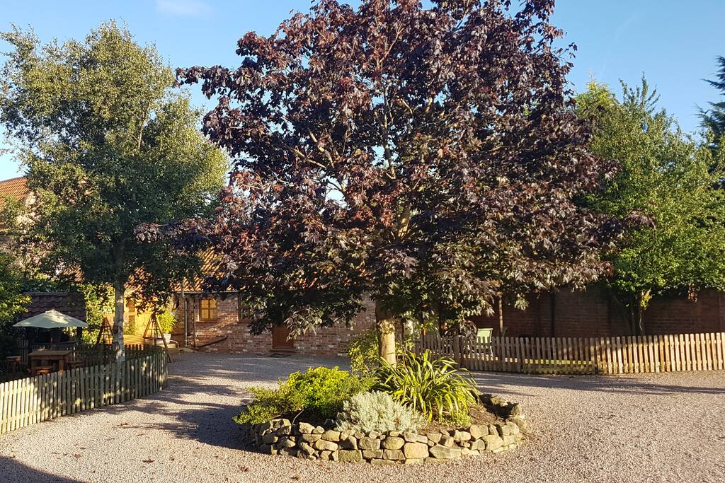 Gravel circular driveway.