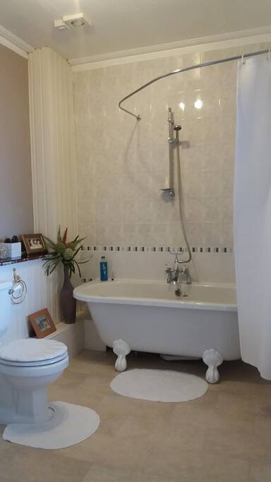 A Bathroom @ Ashley House.