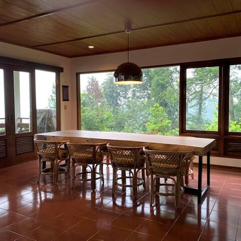 Top view Villa Alas Langit at Megamendung, Puncak