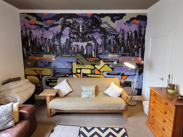 Large central 4-story townhouse – Timeout 2024 gallery image 2
