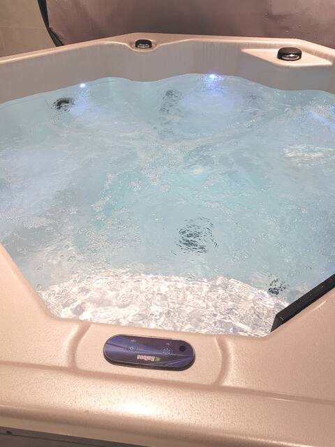 Weekend promotion 8 people with private hot tub