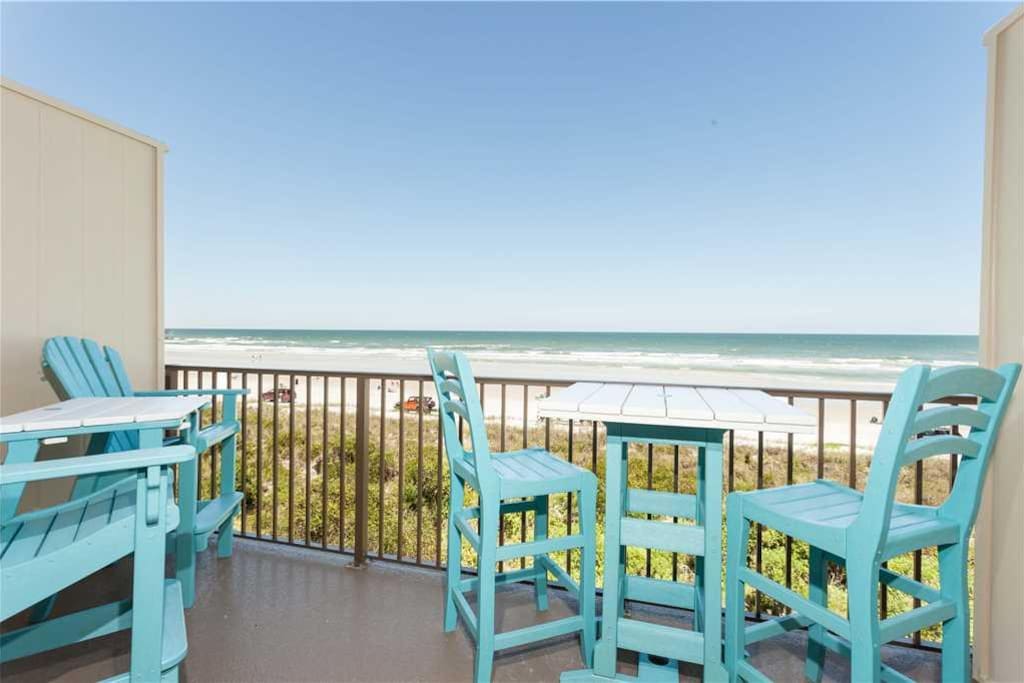 The beachfront balcony brings you rock-star seating! - The sunrise happens right before your eyes from the balcony of our condo,