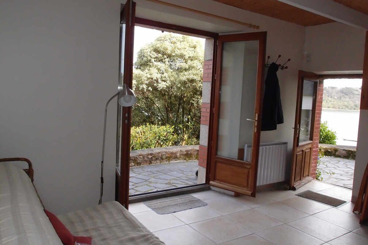 svjetlo u dnevnom boravku u prizemlju