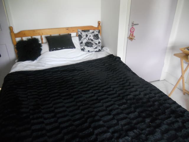 double room in terrace town house