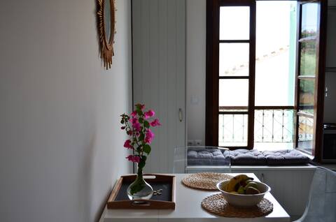Spetses town sunny studio