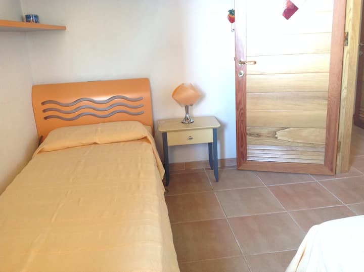 Schlafzimmer mit 2 Einzelbetten