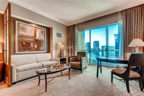 PH MGM Signature  Strip view/Balcony open !