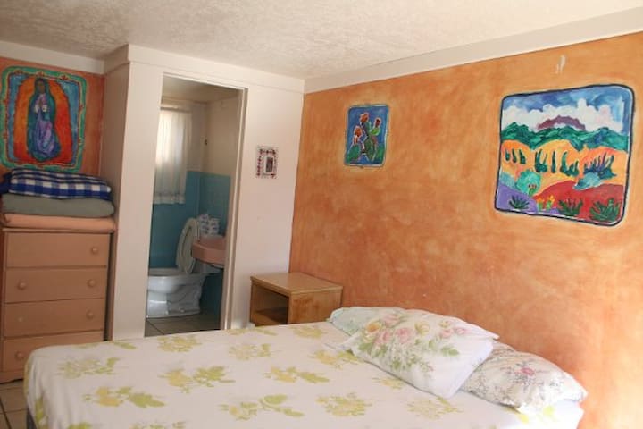 Private Rm w/ Half Bath [D] Santa Fe Int'l Hostel