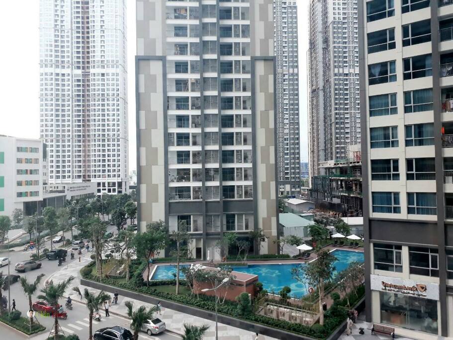 Landmark 2 swimming pool