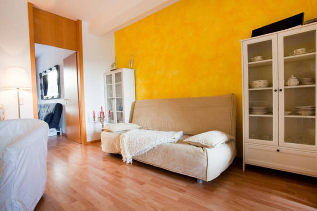 Sofabett im Wohnzimmer