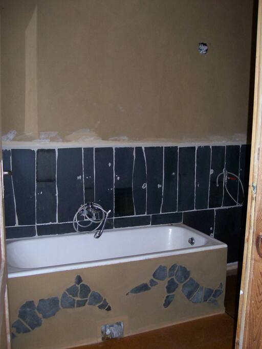 Badewanne mit Naturschiefer