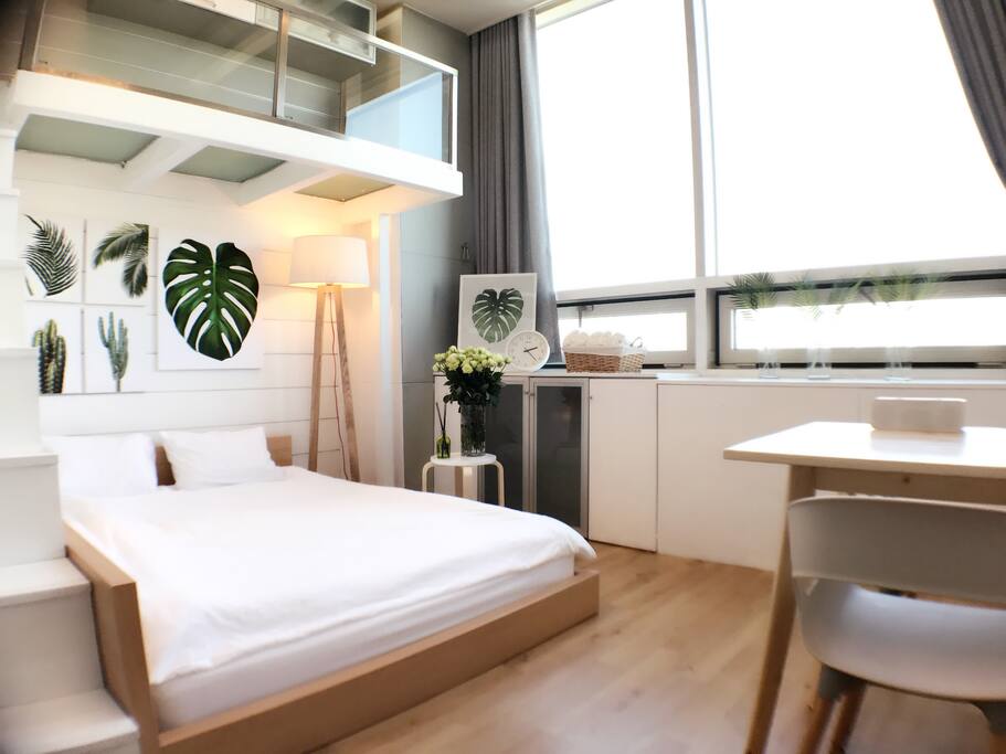 main bed room (downstair of duplex)