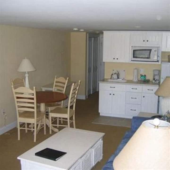 Beachfront Resort Ocean View Handicap Acc. Capecod - Dennis, MA