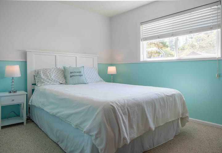 “It’s so quiet here! We had a great night of sleep and thought the queen bed was especially comfortable.” Kristi, *****