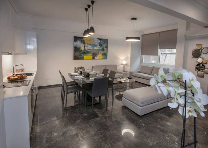 Unique Apartment close to Acropolis by GHH