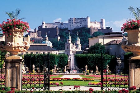 Very central 2 room apartment with great views!