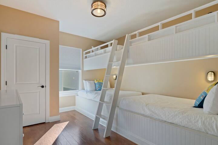 Two twin bunk beds above two full beds - perfect for extended family and kids!