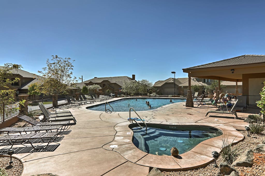 Situated within the Coral Ridge neighborhood, this home grants you access to community pools, hot tubs, a fitness room and nearby fishing ponds.