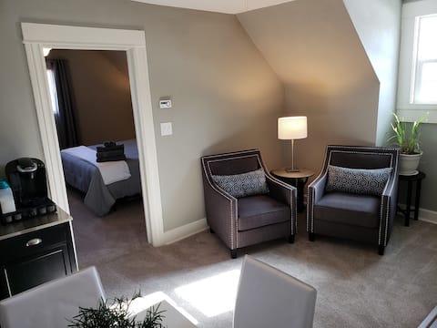 Successful Airbnb property: Minutes to Downtown/Stadium/Ball Arena/Meow Wolf in West Colfax