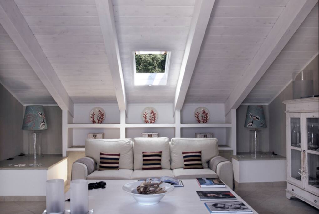 il living della casa con vista mare e monti
