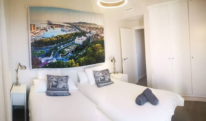 Second bedroom with 2x single beds