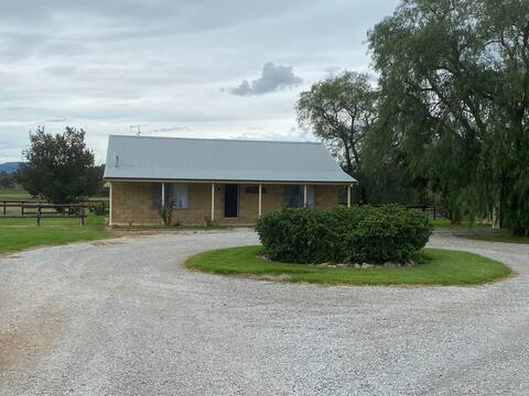 Rural Paradise- minutes from town