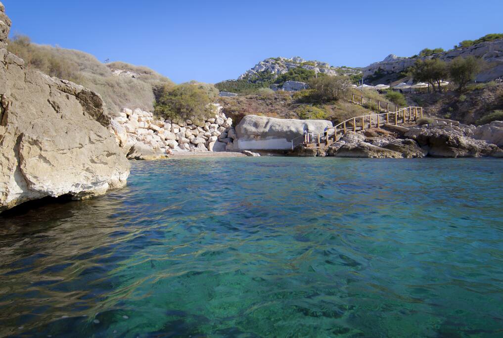 La petite calanque et sa plage à quelques métres