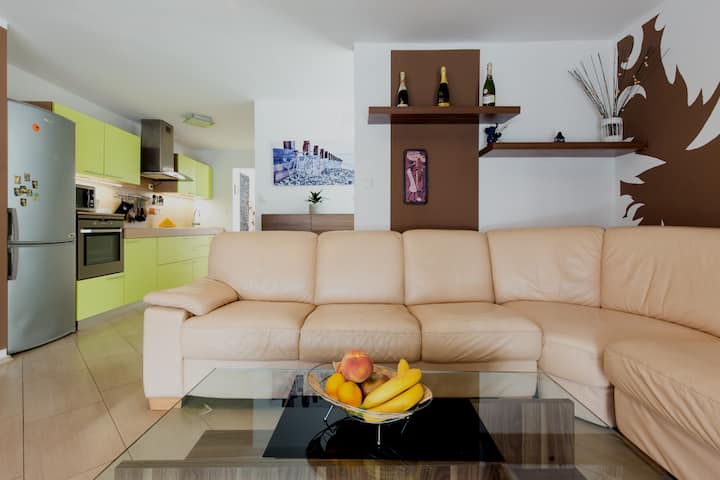 Two Story Apartment With Overflowing Pools - Novi Vinodolski