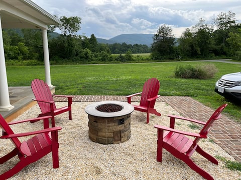 Riverfront Country Home with Blue Mountain Views