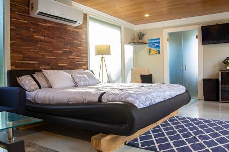 Luxury Hidden Retreat - In the Heart of Savannah