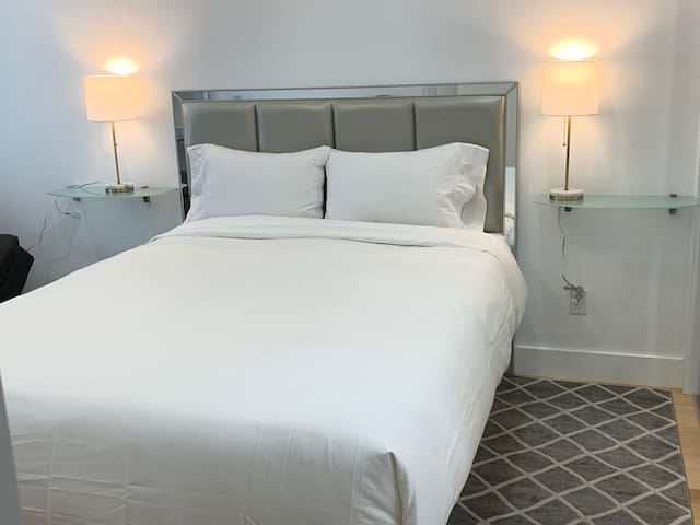 #2 Private room with private bathroom with tub