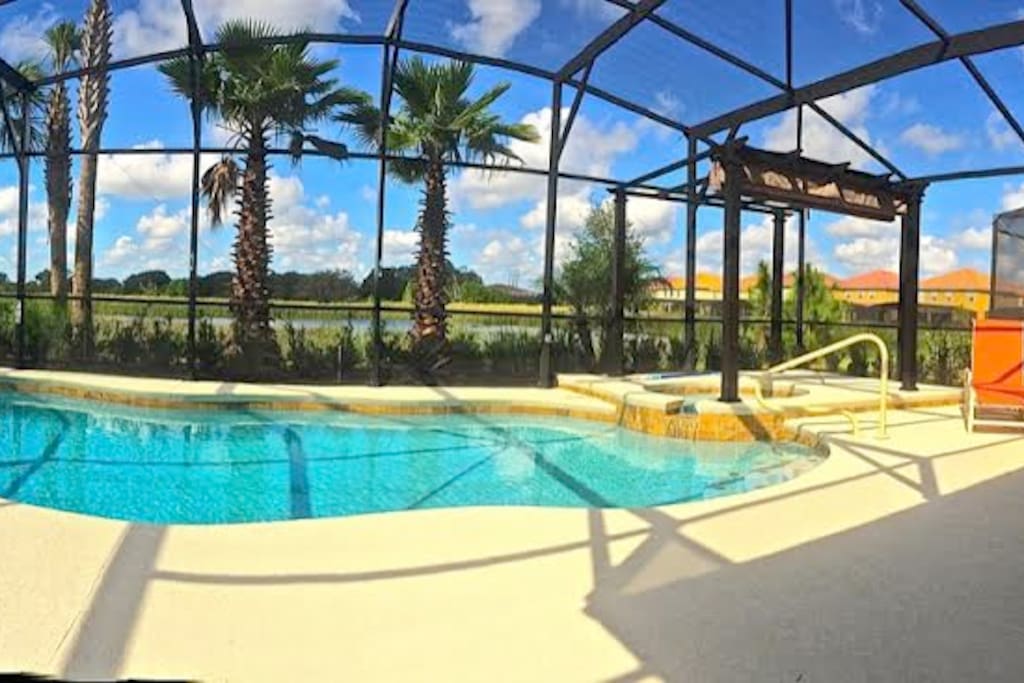 Sunshine for Breakfast... Extra-large Private deck overlooking the lake
