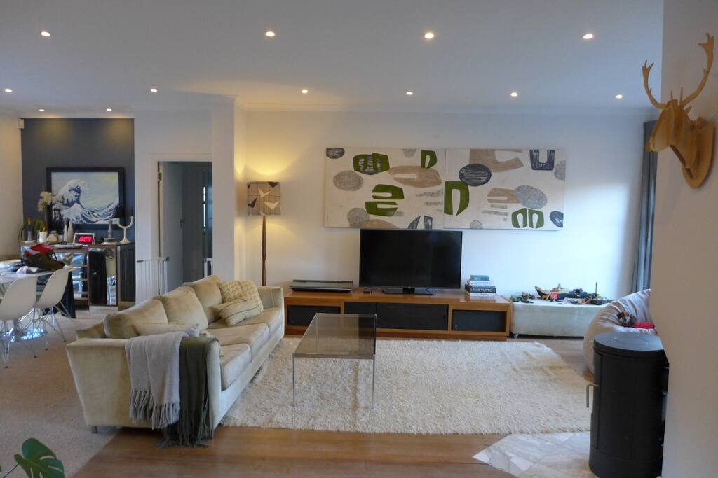 Open plan living area. Lounge.