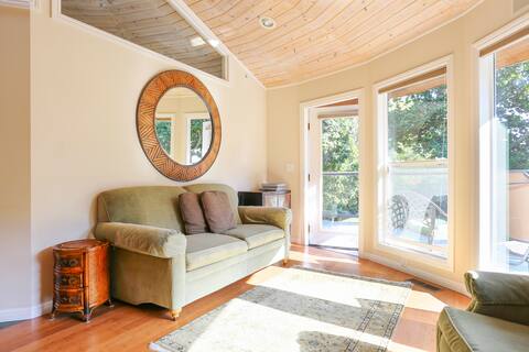 Bayview Cottage in Sunny San Rafael
