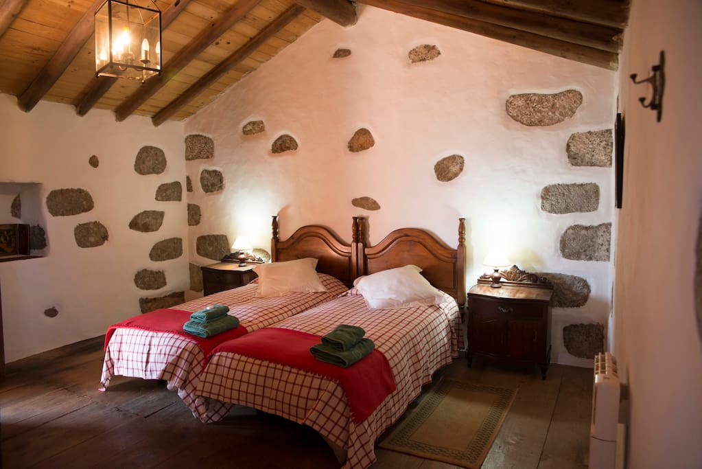 DORMITORIO ROJO