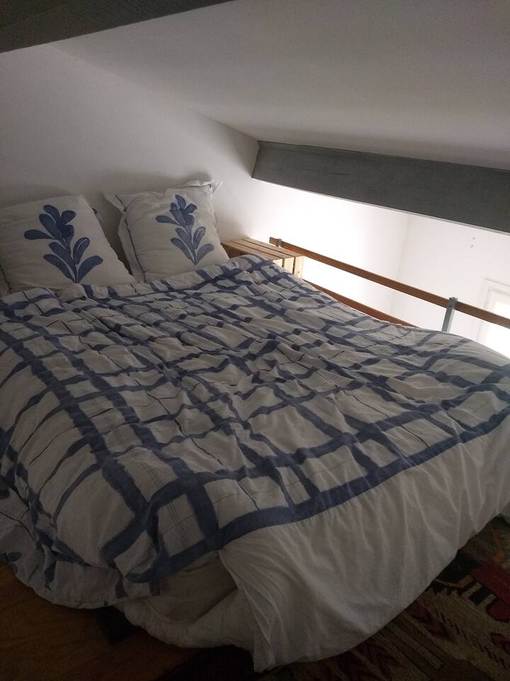 Спалня с мецанин 