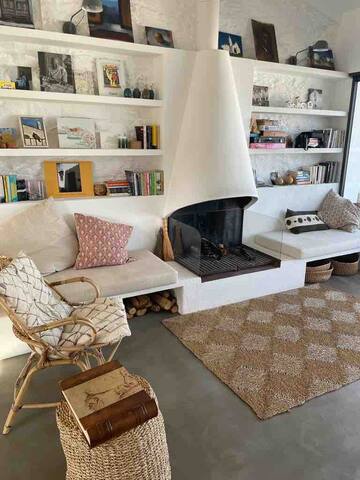 Charming Cadaques house with exceptional terrace gallery image 2