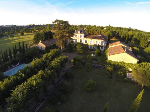 Unique estate in Poitiers(8-18 pers)