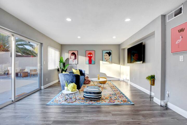 Modern Luxury Lockdown-7BR/4BA+pool/spa gallery image 4