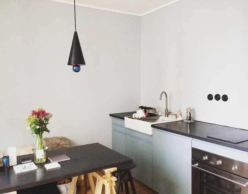 the kitchen, open on the living room