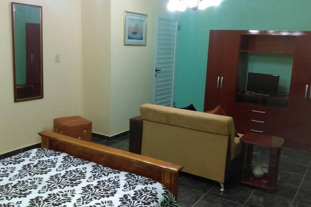 Habitación climatizada y confortable con tv